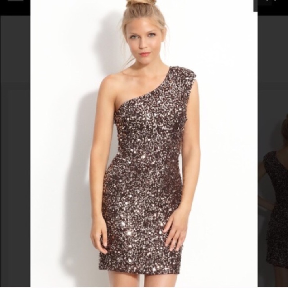 Adrianna Papell E! Live Red Carpet sequin dress
